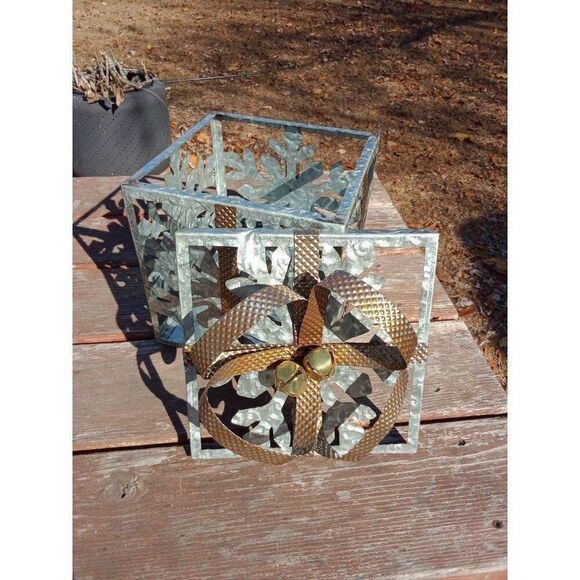 Large Metal Christmas Snowflake Gift Box Present Big Bow & Jingle Bells - Picture 2 of 7